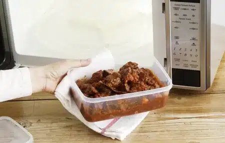 How to Reheat Food Safely in Plastic Food Container